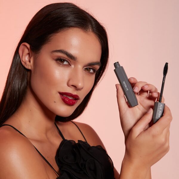 3-in1-Mascara-Model-min_www.alixavien.com.co