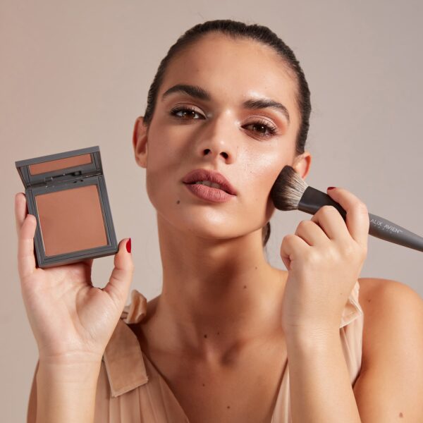 Bronzing-Powder-Modeli-min_www.alixavien.com.co