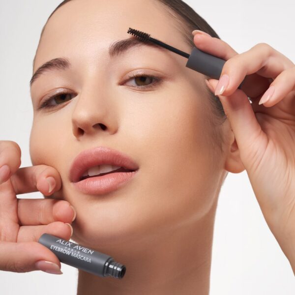 Eyebrow-Mascara-Concept-1-min_www.alixavien.com.co