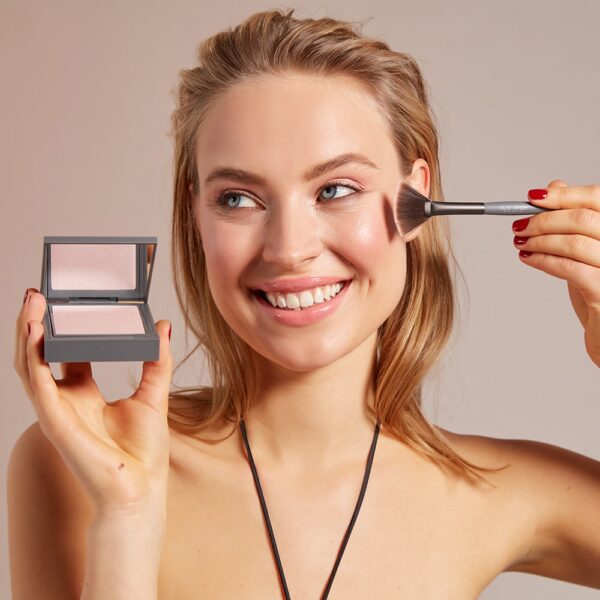 Highlighter-Model-min_www.alixavien.com.co