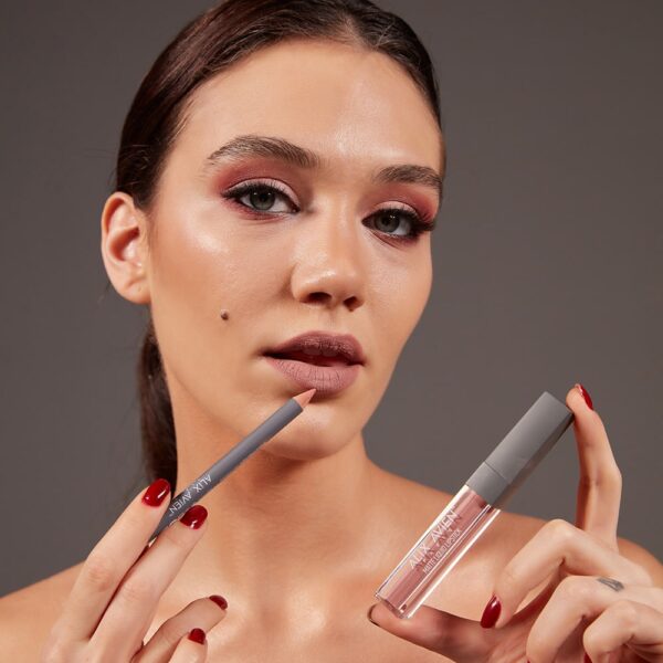 Lipliner-Pencil-Model-min_www.alixavien.com.co