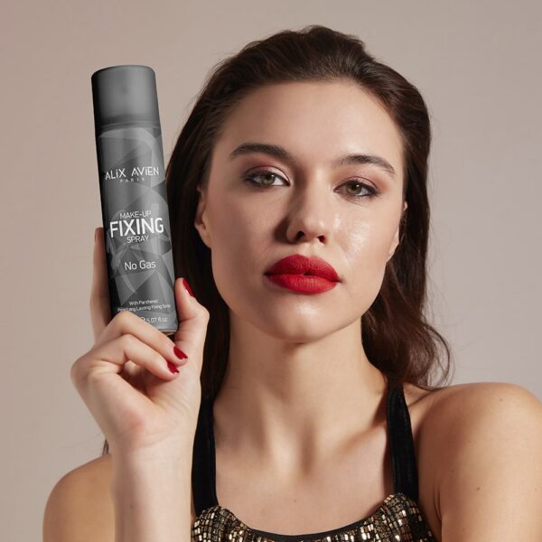 Make-Up-Fixing-Spray-03-min_www.alixavien.com.co
