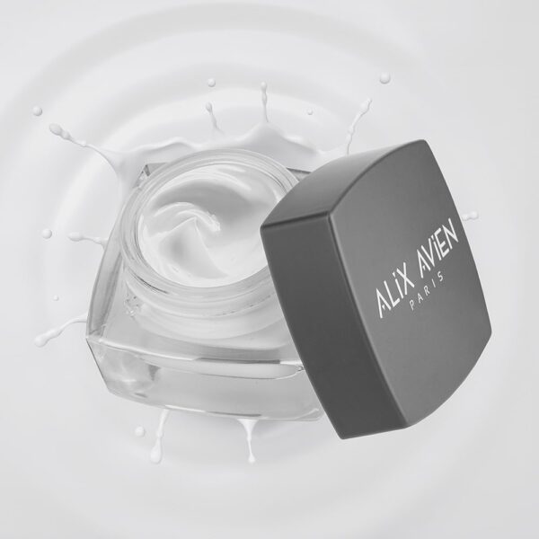 Rejuvenating-Face-Base-Cream-Concept-min_www.alixavien.com.co