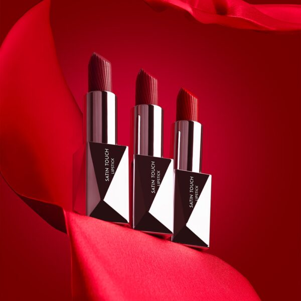 Satin-Touch-Lipstick-still-life-01-min_www.alixavien.com.co